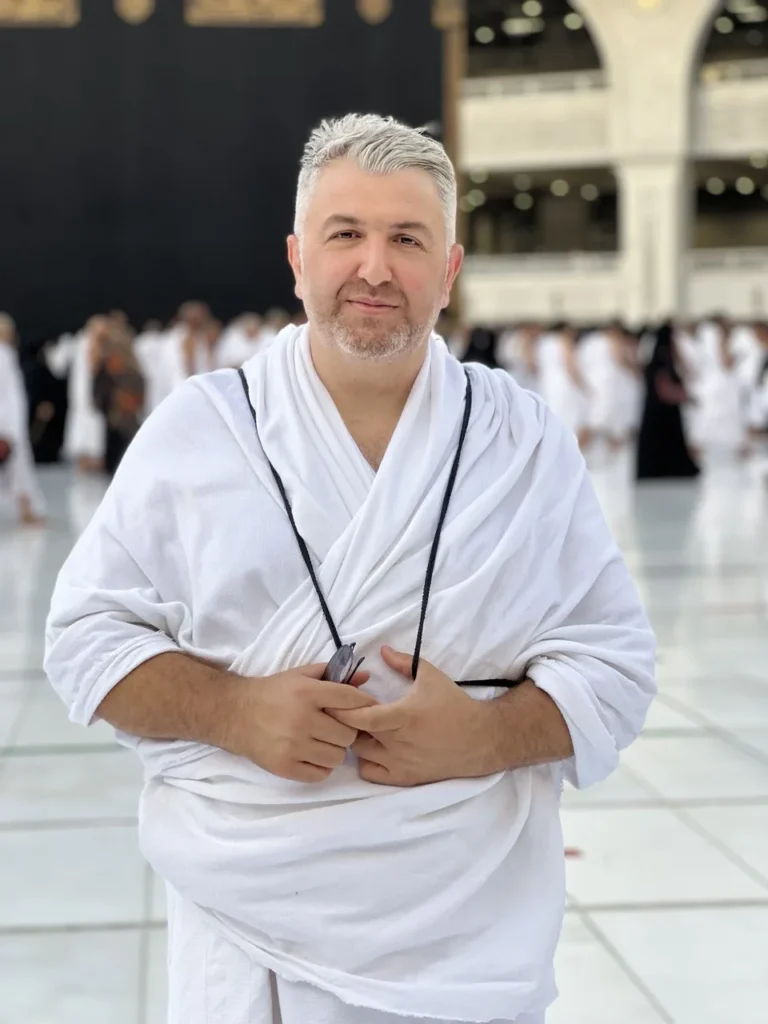Harem-i Şerif yakınında ihramlı hacı